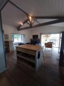 Fotografie z fotogalerie ubytování Agréable maison piscine chauffée et spa à Andernos v destinaci Andernos-les-Bains