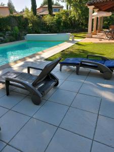 Bazén v ubytovaní Fayence Villa with private pool alebo v jeho blízkosti