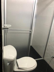 Hotel Ecosuite Quibdó的一间浴室