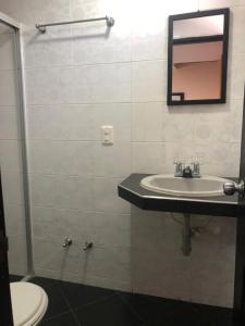 Hotel Ecosuite Quibdó的一间浴室