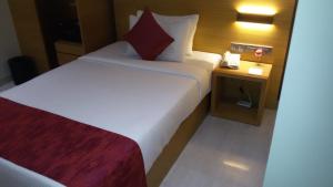 Hotel Suba Elite Vadodara客房内的一张或多张床位