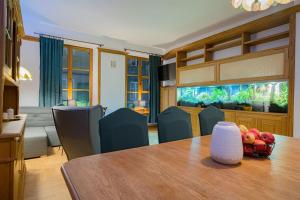 Posedenie v ubytovaní Apartamenty - MI Forest