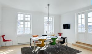 Televisyen dan/atau pusat hiburan di Penthouse Apartment Skagen