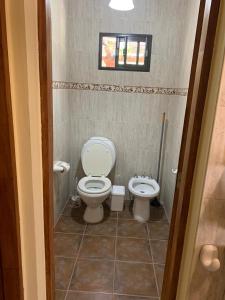 a bathroom with a toilet and a bidet at Cabañas Puerta del Sol in San Rafael