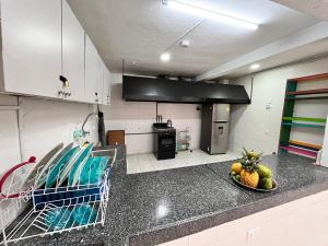 Kuchyň nebo kuchyňský kout v ubytování Prisma Hostel