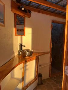 Ảnh trong thư viện ảnh của Preciosa mini-casa-bote bien ubicada y linda vista ở Buchupureo