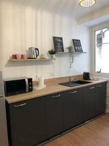 Kuchyňa alebo kuchynka v ubytovaní Le Carrousel - Appartement cosy centre Obernai