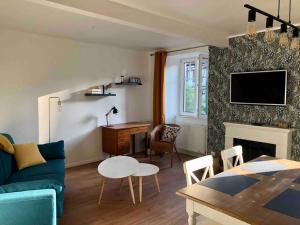 Televízia a/alebo spoločenská miestnosť v ubytovaní Le Carrousel - Appartement cosy centre Obernai