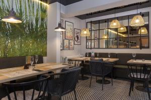 Reštaurácia alebo iné gastronomické zariadenie v ubytovaní Aparthotel Etna