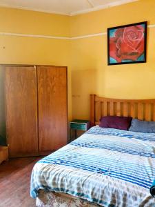 Postel nebo postele na pokoji v ubytování St Kilda East backpackers' hostel
