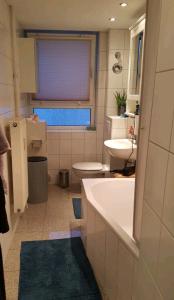 a bathroom with a sink and a toilet at Apartment im Zentrum in Frankfurt/Main