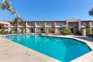 a swimming pool in front of a resort building at Best Western Phoenix Goodyear Inn in Goodyear