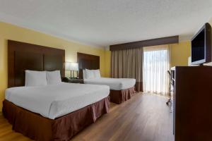Postel nebo postele na pokoji v ubytování Best Western Phoenix Goodyear Inn + 21 fotografií
