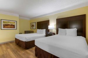 Postel nebo postele na pokoji v ubytování Best Western Phoenix Goodyear Inn