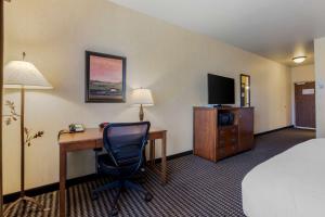 a hotel room with a desk and a bed and a television at Best Western PLUS Bryce Canyon Grand Hotel in Bryce Canyon