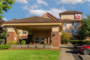 a house with a car parked in front of it at Best Western Plus Park Place Inn & Suites in Chehalis