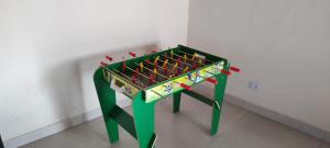 a ping pong table in the corner of a room at Casa Campo Bragança in Bragança Paulista +77 photos