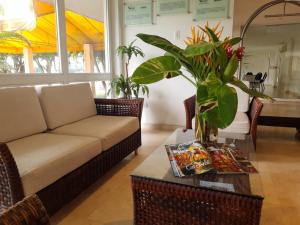 a living room with a couch and a table at Vallclaire Suites in Barranquilla