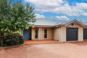 a house with a garage and a driveway at Nikki's on Market St - A Central Country Abode in Mudgee