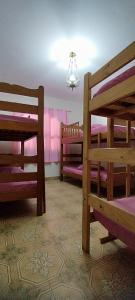 a room with two bunk beds and a chandelier at Chácara Sorriso 2 in Atibaia