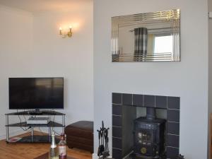 TV a/nebo společenská místnost v ubytování Lochboisdale Cottage
