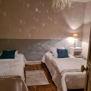 Postel nebo postele na pokoji v ubytování Gite de la Châteldonnaise + 13 fotografií