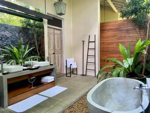 Koupelna v ubytování Haritha Villas & Spa