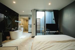 Postel nebo postele na pokoji v ubytování Grand Park Resort + 14 fotografií