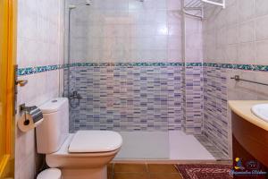 a bathroom with a toilet and a shower and a sink at El Velero - Vacaciones inolvidables frente el MAR in San José +32 photos
