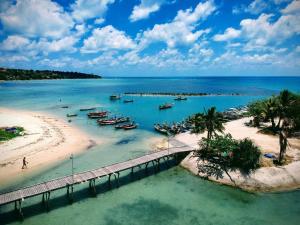an aerial view of a beach with boats in the water at Bonny Hotel 4 Floors No Elevator in Lamai