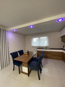 O bucătărie sau chicinetă la Hotel Załęcze