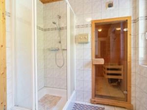 Kúpeľňa v ubytovaní Chalet in Alps with Private Sauna
