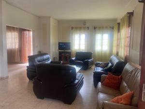 Istumisnurk majutusasutuses MANOIR DES PRINCESSES BAFOUSSAM