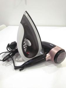 コタバルにあるTapeer Homestay 19CC188 @D Perdana Kota Bharuのヘアドライヤー