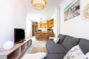 Μια τηλεόραση ή/και κέντρο ψυχαγωγίας στο Home2Book Caletillas Breeze & Comfort