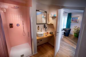 a bathroom with a sink and a shower at Centro Storico in Neviglie