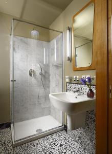 Gallery image of Hotel Garibaldi Blu - WTB Hotels in Florence