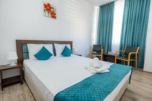 Postel nebo postele na pokoji v ubytování Hotel Sir Lujerului