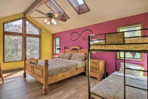 Un dormitorio con dos literas y un ventilador de techo. en Pine Mountain Club Getaway with Foosball Table!, en Pine Mountain Club 26 fotos más