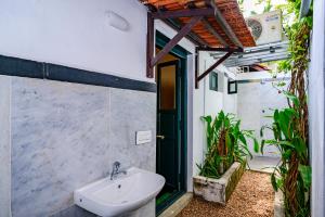 Ванна кімната в Neemrana's Coconut Alley