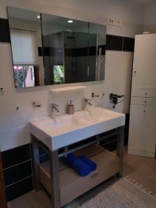 a bathroom with a white sink and a mirror at Villa Sila in El Paso