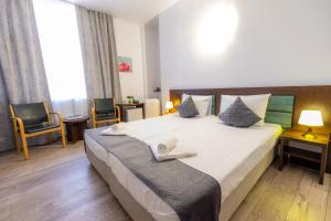 Postel nebo postele na pokoji v ubytování Hotel Sir Lujerului