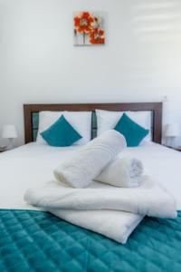 Postel nebo postele na pokoji v ubytování Hotel Sir Lujerului