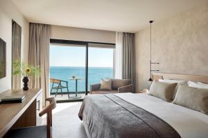 Postel nebo postele na pokoji v ubytování Helea Lifestyle Beach Resort