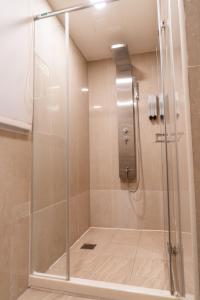 Koupelna v ubytování Elegance Hotel