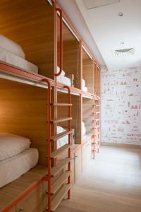 CENTRAL Hostel Bordeaux Centre房間的床