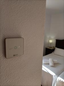 Кровать или кровати в номере Apartahotel Vistamar San José