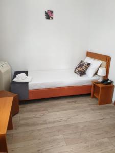 Postel nebo postele na pokoji v ubytování Hotel Sir Lujerului