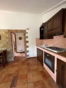 Kuchyň nebo kuchyňský kout v ubytování Appartamenti Casale Mariandre