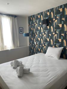 Postel nebo postele na pokoji v ubytování Hôtel Clair de Lune